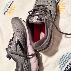 Brooks Ghost 13 Women's Running Shoes - Gray with Light Purple Accents